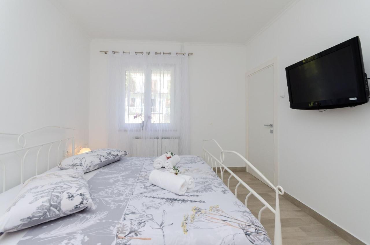 Apartment Zdenko โรวีน ภายนอก รูปภาพ